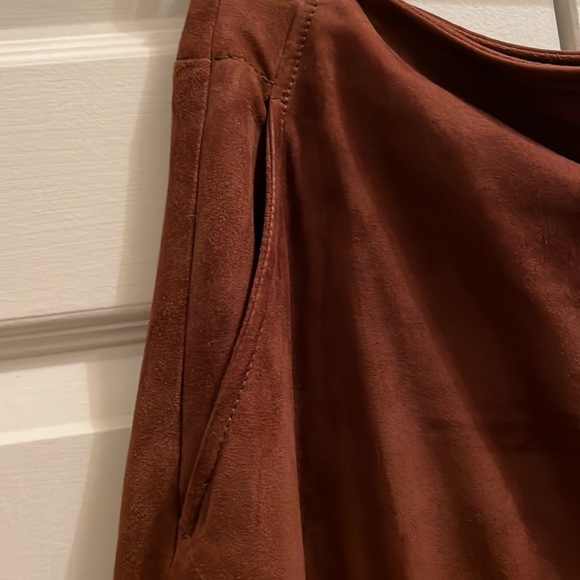🍁🍂🍃 Suede A line skirt! Seamed detail! Excellent condition! Barely worn! - Picture 6 of 9